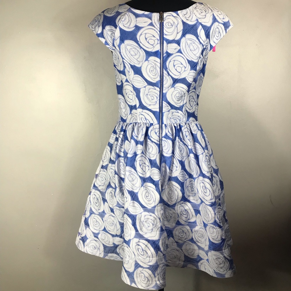 Betsey Johnson Puffy Flare Dress Size 4 - Picture 4 of 6